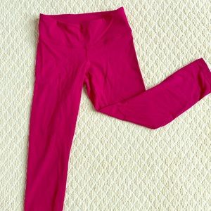 Trendy, barely used lululemon workout capris!! ❤️